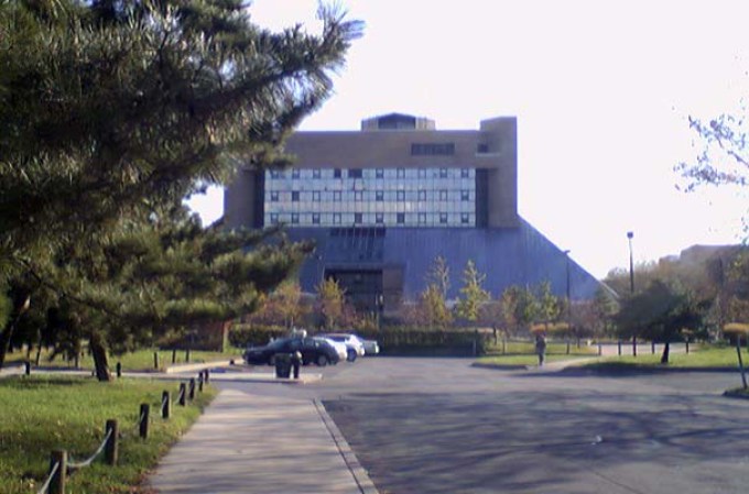 El campo universitario “Kingsborough Community College” ocupa la parte norte de Manhattan Beach.