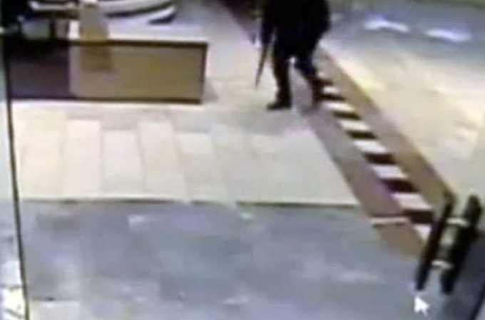 Las autoridades revelan nuevas imágenes del pistolero, Richard Shoop, que atemorizó al centro comercial “Garden State Plaza”, en Nueva Jersey.