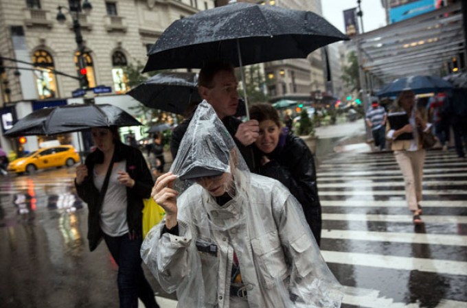 Las fuertes lluvias causan inundaciones y crean caos en las principales vías de transito del área tri-estatal de Nueva York.