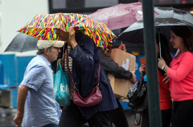 Las fuertes lluvias causan inundaciones y crean caos en las principales vías de transito del área tri-estatal de Nueva York.