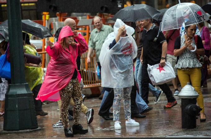 Las fuertes lluvias causan inundaciones y crean caos en las principales vías de transito del área tri-estatal de Nueva York.