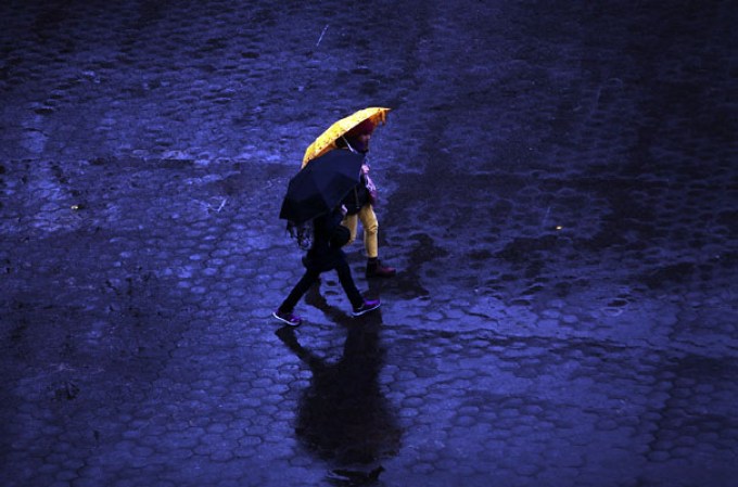 Las fuertes lluvias causan inundaciones y crean caos en las principales vías de transito del área tri-estatal de Nueva York.