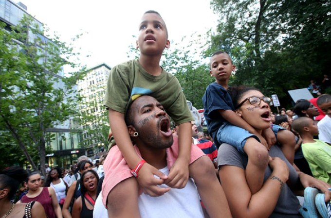 Las protestas a lo largo de la nación condenaban el veredicto de inocencia de George Zimmerman acusado de quitarle la vida a Trayvon Martin.