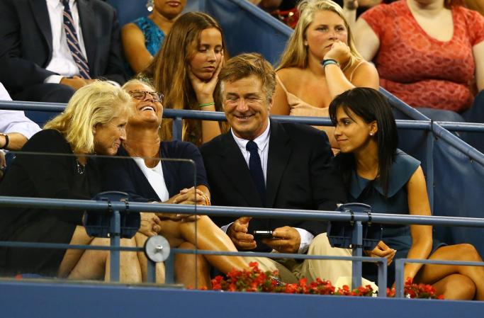 Alec Baldwin y Hilaria Thomas en la inauguración del US Open 2012.