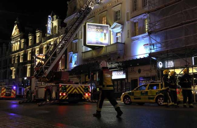Pesadilla en Londres por el derrumbe del techo de un teatro.
