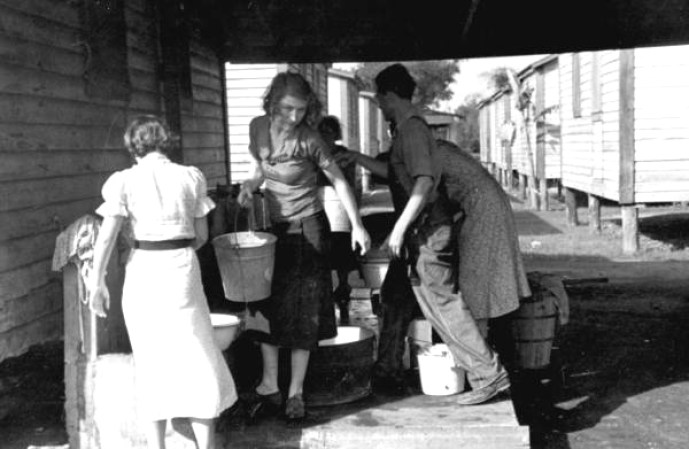 Inmigrantes en un campamento de abastecimiento de agua - Belle Glade, Florida, 1937