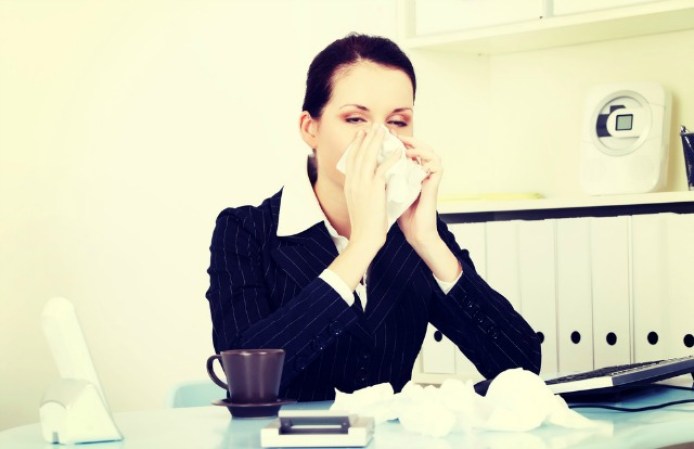 8. Gripas constantes: El cortisol afecta el trabajo del sistema inmunológico; bajan las defensas, como comúnmente se dice, y el catarro o gripe atacan.