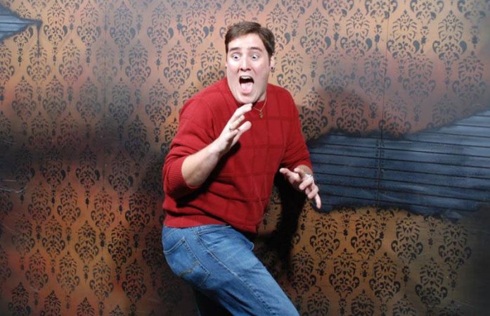 Fotos tomadas a quienes visitan la Casa del Horror Nightmares Fear Factory en Niagara Falls, Canadá, Lo que no se revela es la causa del espanto.
