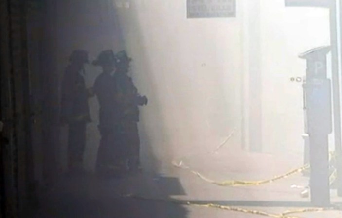 Autoridades logran apagar un fuego infernal en el Bronx que dejó una devastadora perdida a negociantes del área.