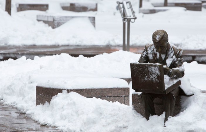 Efectos de una poderosa tormenta en el área tri-estatal de Nueva York, que dejó a su paso más de un pie de nieve.