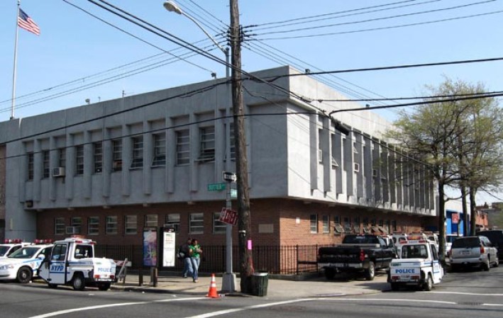East New York: El barrio forma parte del Brooklyn Community Board 5. Más dea mitad de la población vive sobre el umbral de pobreza y recibe asistencia pública (TANF).
