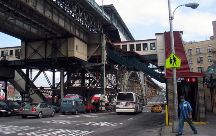 Manhattanville: Es un barrio del borough de Manhattan.Manhattanville es un barrio universitario importante, en la medida que debe acoger las infraestructuras de la Universidad de Columbia que completan las del City College of New York, presente en el barrio desde 1906.