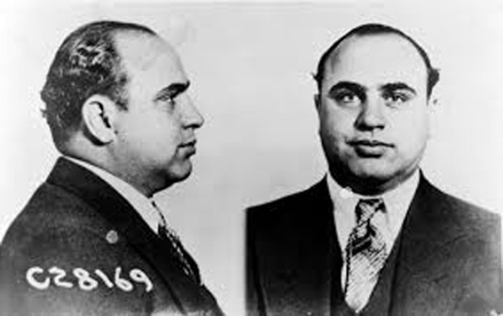 Al Capone se escondió en un pueblo de Michigan durante meses para evadir una orden de arresto en Illinois. Posteriormente se entregó y luego las acusaciones quedaron en nada.