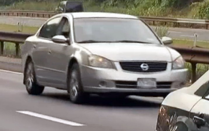 Las autoridades buscan pistas para determinar la causa de un trágico accidente en una autopista de Nueva York.