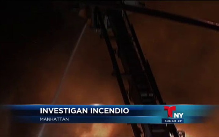 Una lavandería y un supermercado fueron consumidos por fuego voraz en Nueva York.