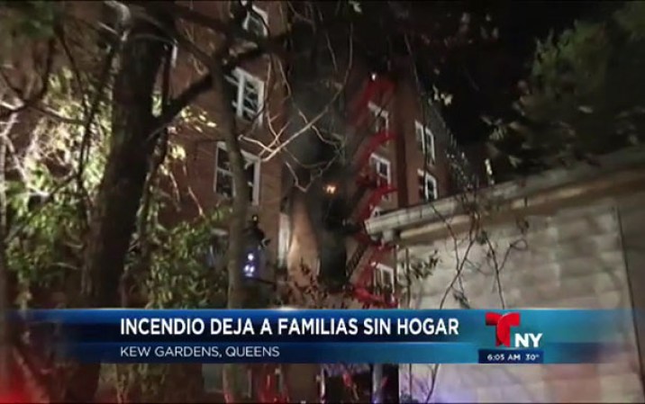 Las autoridades indicaron que el fuego se inició en el tercer piso y se esparció rápidamente a los demás departamentos.