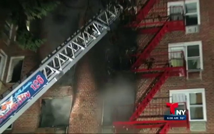 Cinco de los apartamentos quedaron totalmente destrozados tras el derrumbe de los pisos, según el FDNY.