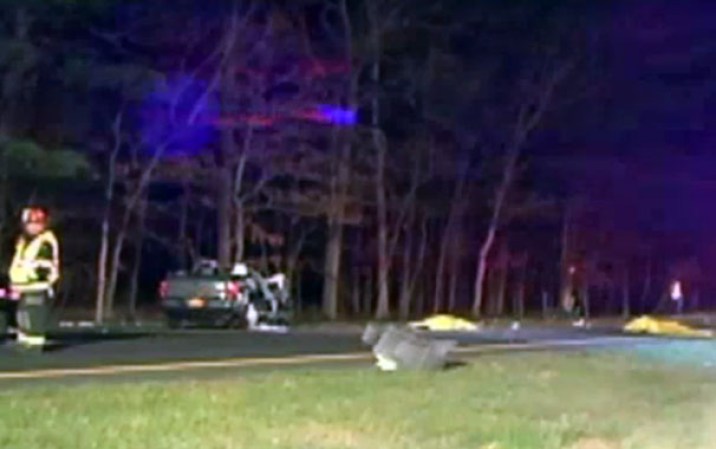16 DE ABRIL, 2012: Un aparatoso accidente en Long Island deja a un joven arrestado y dos de sus allegados muertos. La historia en imágenes..