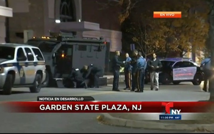 Clientes y trabajadores del centro comercial Garden State Plaza reportaron que escucharon tiros en este "mall" de Paramus, en Nueva Jersey.