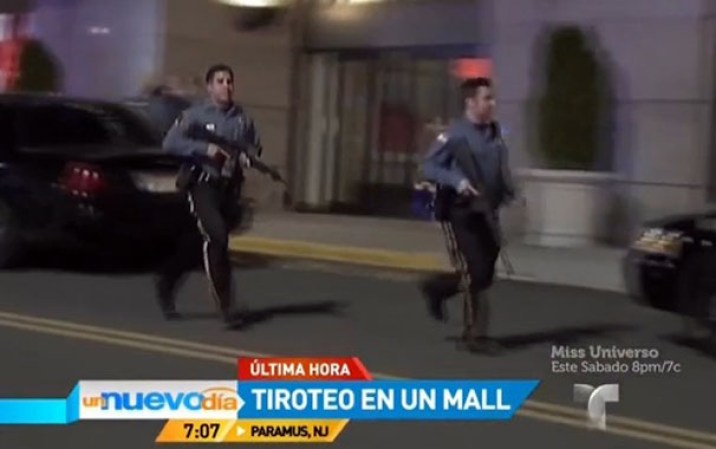 Jeanne Baratta, portavoz del Condado Bergen, dijo a The Associated Press que hubo una llamada reportando que se habían escuchado disparos en el centro comercial y que las autoridades encontraron un casquillo de bala.