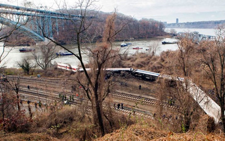El descarrilamiento de un tren del Metro North dejó muertos y varios heridos en el Bronx.<br /><br /> Fotos del tren descarrilado en el Bronx<br /><br />