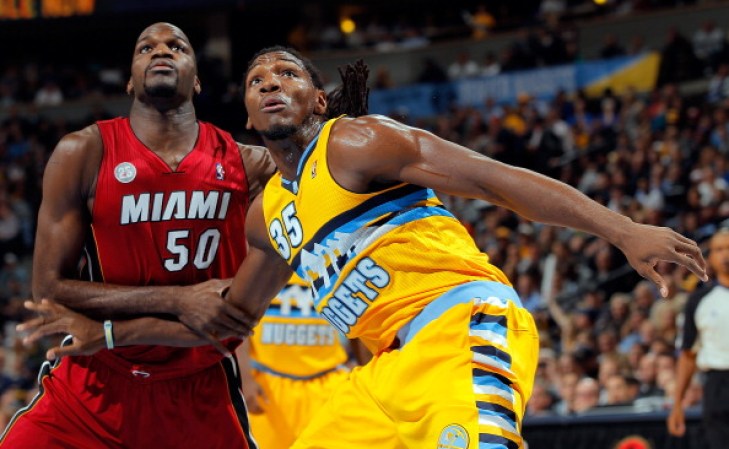 Joel Anthony #50 del Heat. Joel es un guerrero bajo las tablas.