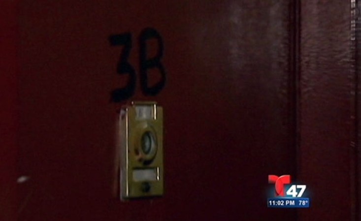 Un estudiante de 14 años perdió la vida tras un violento ataque en las afueras de la escuela Joseph Wade Middle School, en el Bronx.