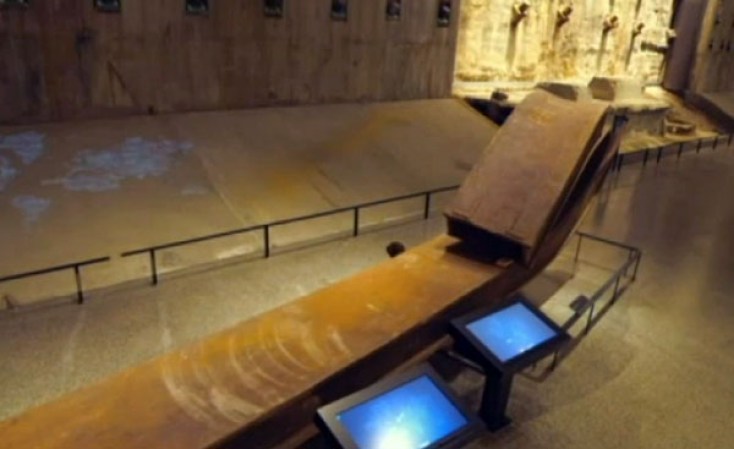 Presentan el museo de la Memoria, que rinde tributo a las víctimas de los atentados del 11 de septiembre de 2001. El mismo está ubicado en el sótano de lo que fuera el World Trade Center 1, en Nueva York.