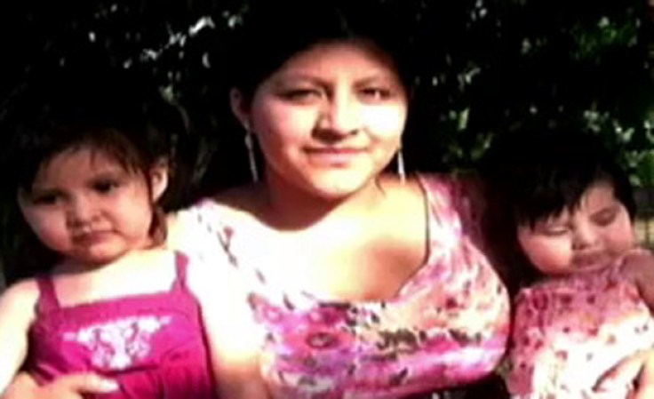 Daniela Mejía, de 2 años de edad, y Yaslin Mejía, de 1, fueran encontradas muertas de varias puñaladas junto a su madre, Deisy García, de 21 años.