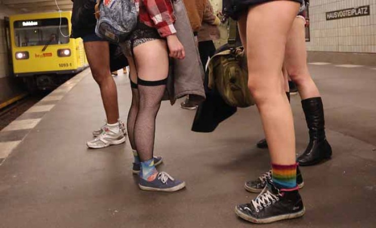 Ciudades del mundo celebran la quinta edición del día sin pantalones en el metro.