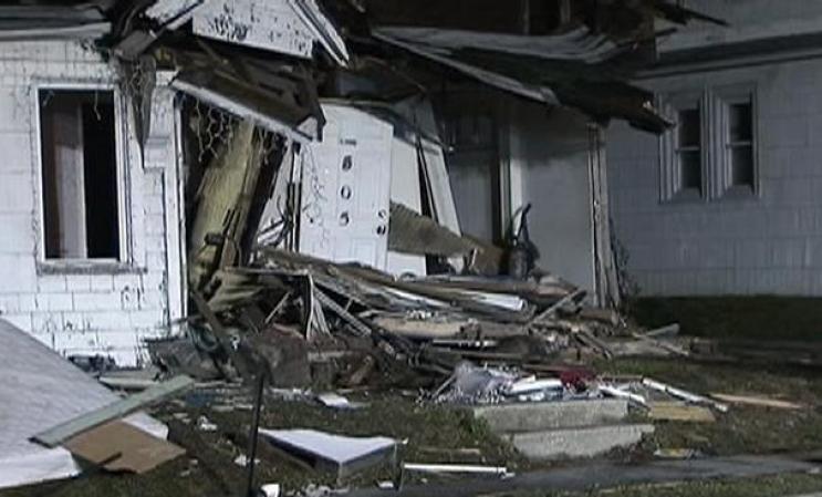 El pequeño y su hermano, de 7 años, se encontraban durmiendo en la habitación del frente de la casa durante el impacto, según las autoridades.