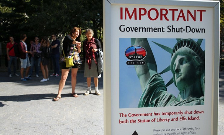 La Estatua de la Libertad fue abierta nuevamente al público después de que el estado de Nueva York aceptara costear por su cuenta el funcionamiento del lugar en lo que dure el cierre parcial del gobierno.<br /><br /> Cierran la estatua de la libertad<br /><br />