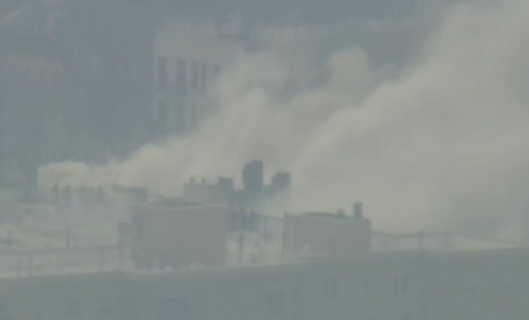 Las autoridades reportan el colapso de un edificio tras una fuerte explosión en Manhattan.