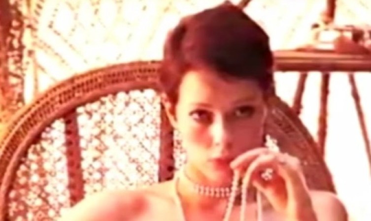 “Emmanuelle”, cinta que convirtió a Kristel en un sex symbol, recibió una clasificación X para su exhibición en cines.