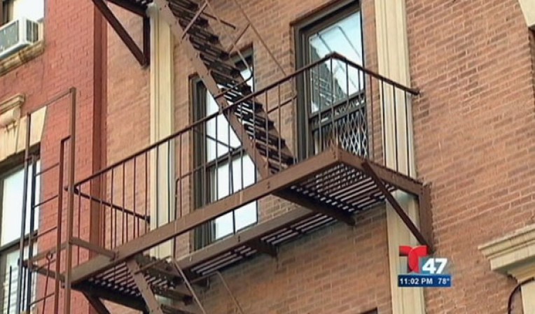 Las autoridades investigan si un niño hispano de 14 años mató a otro de la misma edad por acoso escolar en una escuela del Bronx.