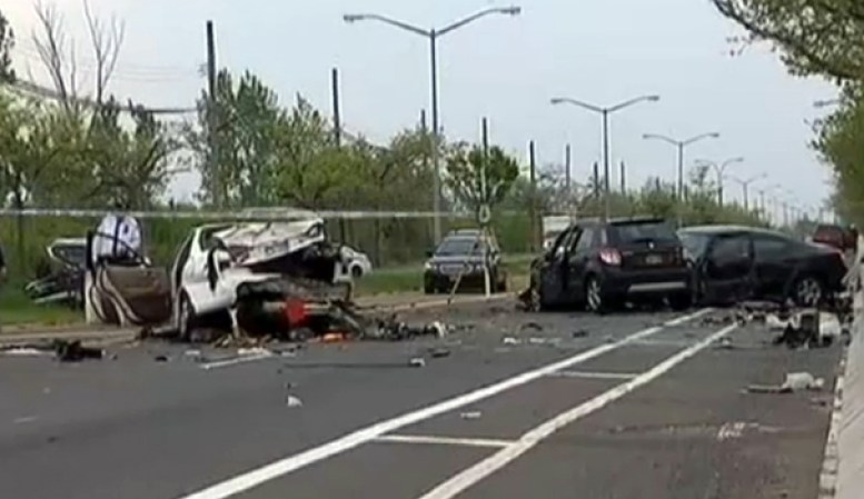 Un accidente multi vehicular durante el fin de semana dejó al menos 10 personas heridas Queens.