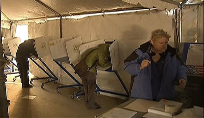 Las autoridades de los estados de Nueva York y Nueva Jersey implementaron un programa para transportar a algunos votantes desplazados por la supertormenta Sandy.