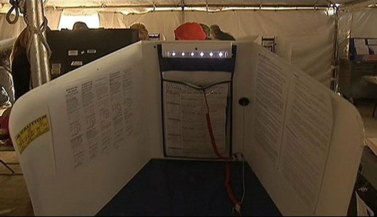 El gobernador de Nueva York, Andrew Cuomo, promulgó el lunes una ordenanza que permite a los residentes depositar un sufragio provisional en cualquier puesto de votación del estado, para elegir presidente y funcionarios estatales.