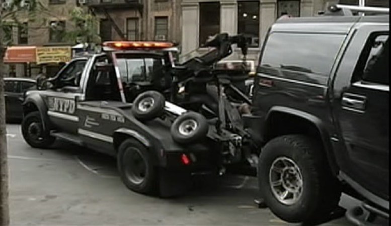 El trabajador del parqueadero de inmediato informó a las autoridades cercanas.