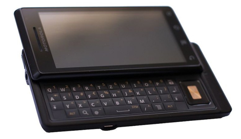 Para el 2010 surge el Motorola Milestone, con teclado y pantalla táctil.