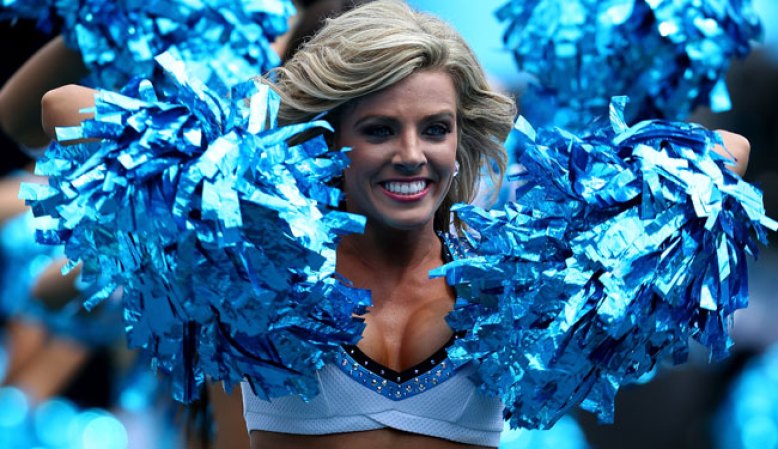 Las porristas de la NFL y del "football" universitario asombran con su belleza y su energía.