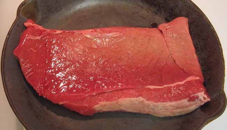 La carne roja o poco hecha también es un foco de peligro para el bebé.