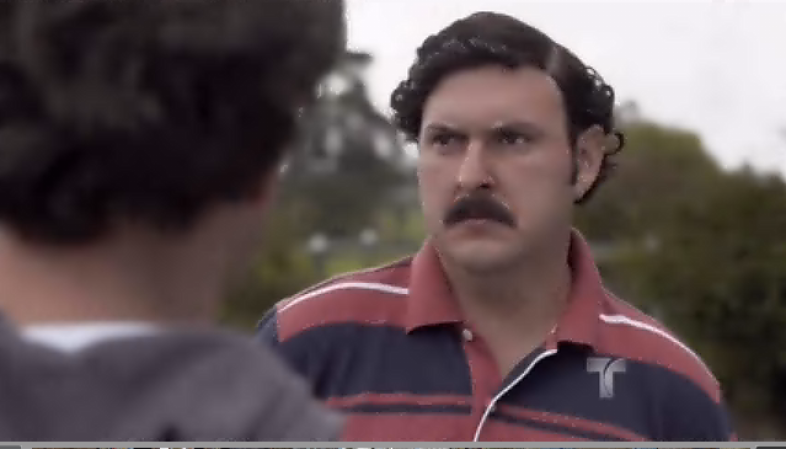 Escobar le explica que él representa a la oligarquía del País y que de ahora en adelante su vida depende de lo que haga o deje de hacer su padre.