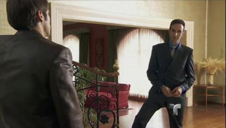 El Turco lleva a Aurelio para que conozca la nueva casa y lo pone al tanto sobre Chacorta y Jiménez Arroyo.