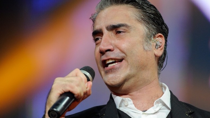 Alejandro Fernández ha continuado con su gira tras haberse accidentado en enero.