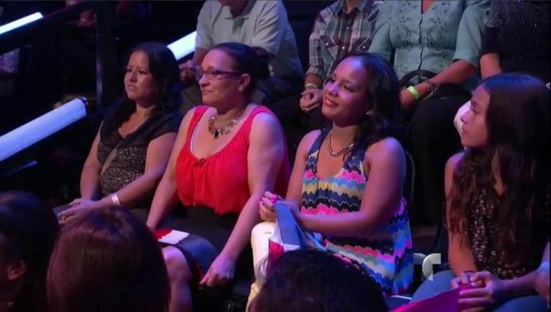 Entre el público, los familiares seguían atentos las actuaciones de los "kids" finalistas.