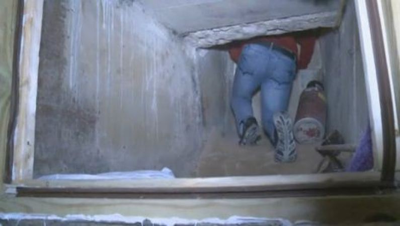La plantación clandestina estaba en la base de una piscina de hormigón sellado completo con un túnel subterráneo oculto.