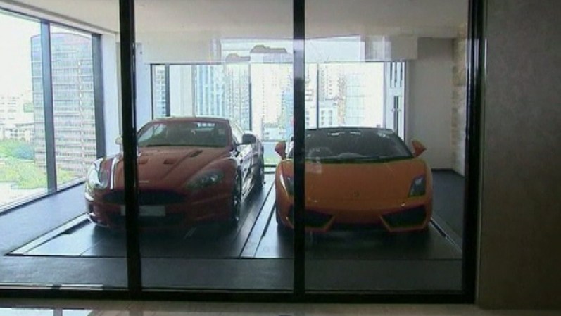 …estacionamiento dentro del condominio.