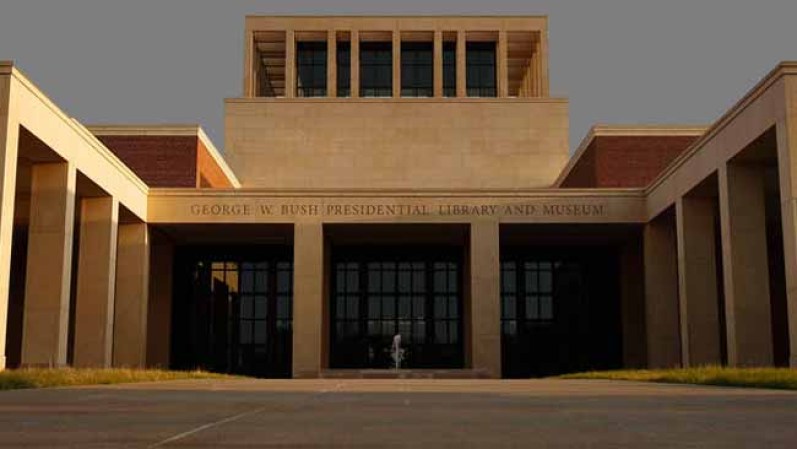 24 DE ABRIL, 2014 – Se intensifican los preparativos para la inauguración de la biblioteca presidencial del ex presidente George W. Bush en Highland Park.