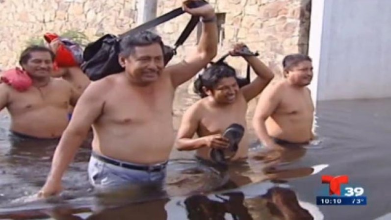 14 DE SEPTIEMBRE, 2013: Varios estados del país Azteca quedaron bajo el agua y hubo cerca de 100 muertos por el huracán Manuel en el Pacífico e Ingrid que pasó por el Golfo de México. <br /><br /><br /><br /><br /><br /><br /> Tormenta deja panorama desolador <br />